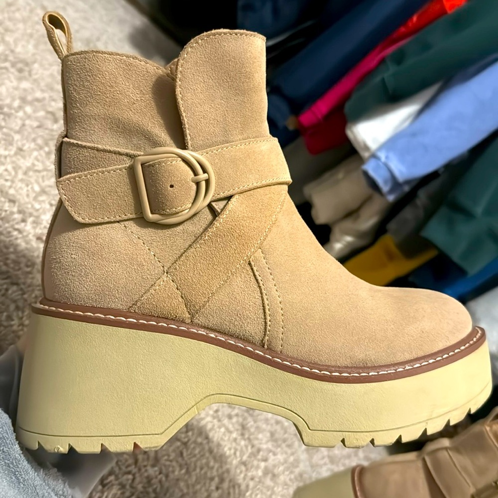 LIKE NEW! Blondo Waterproof Platform Bootie